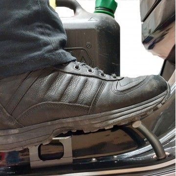 Staffe per fissaggio Tanica / Borsa su pedana Vespa -  Nere  VMC RACING - 5