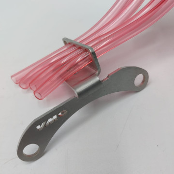 Piastra VMC supporto tubi per sfiati carburatore, in Inox, per tubo Ø esterno da 7mm, per carter Vespa VNA, VBA, TS, GT, Sprint 
